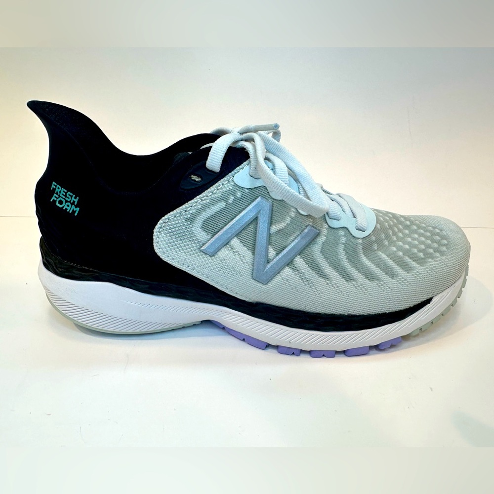 New Balance Women's Fresh Foam 860v11 in Camden fog SZ 5